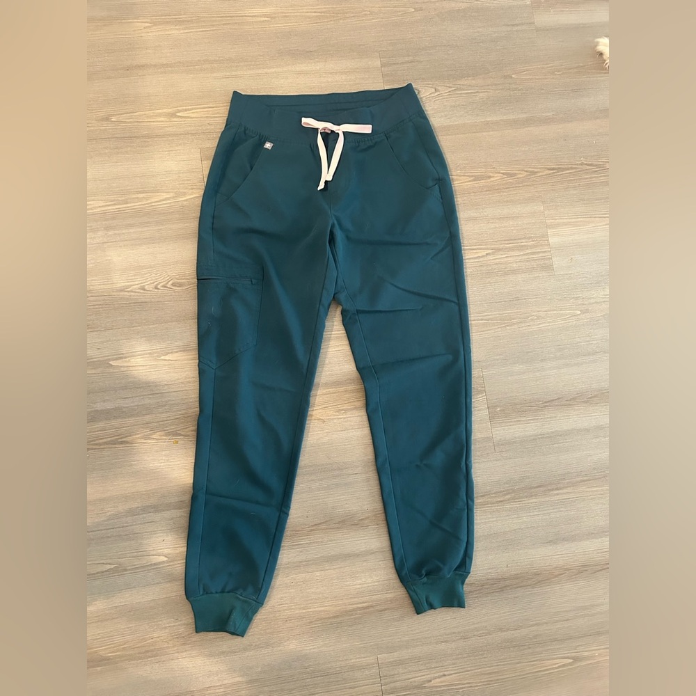 FIGS Women’s Jogger Style Scrub pants